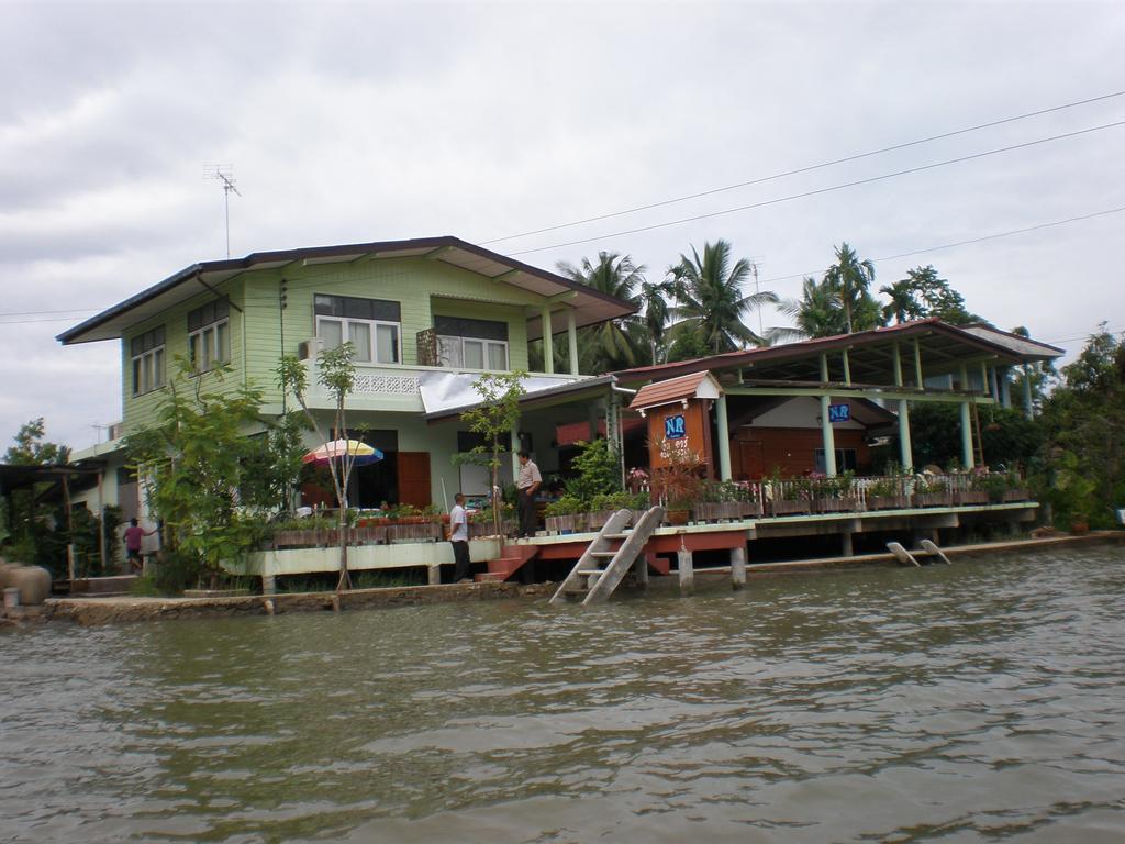 Nr Homestay Amphawa Exterior foto