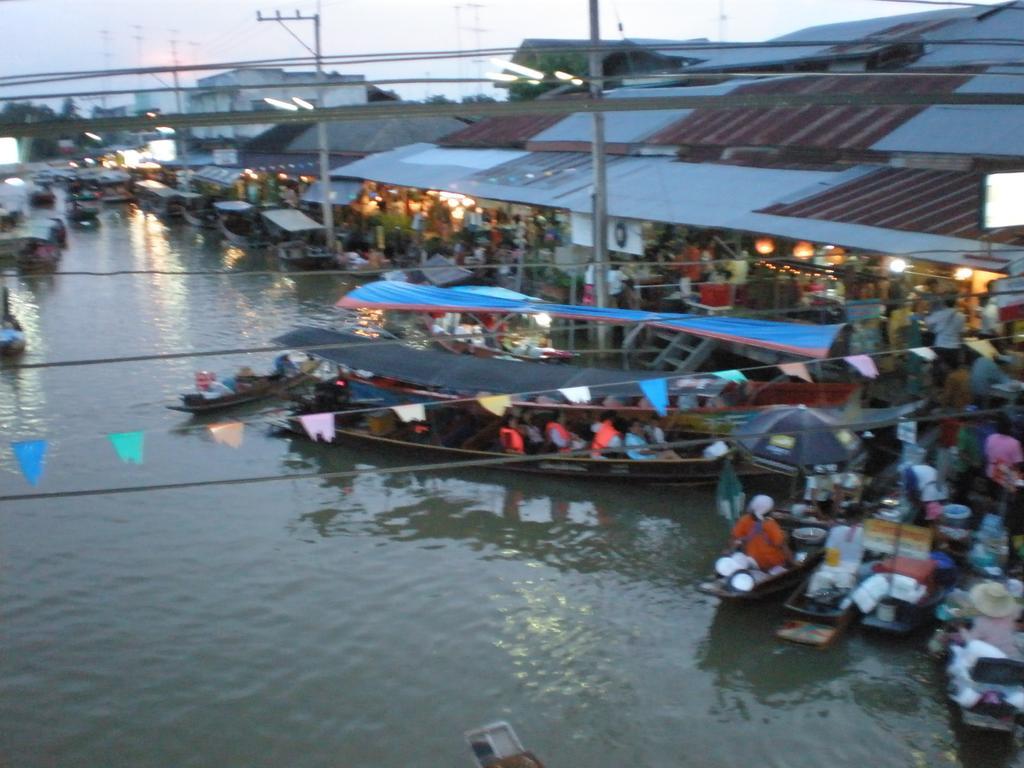 Nr Homestay Amphawa Exterior foto